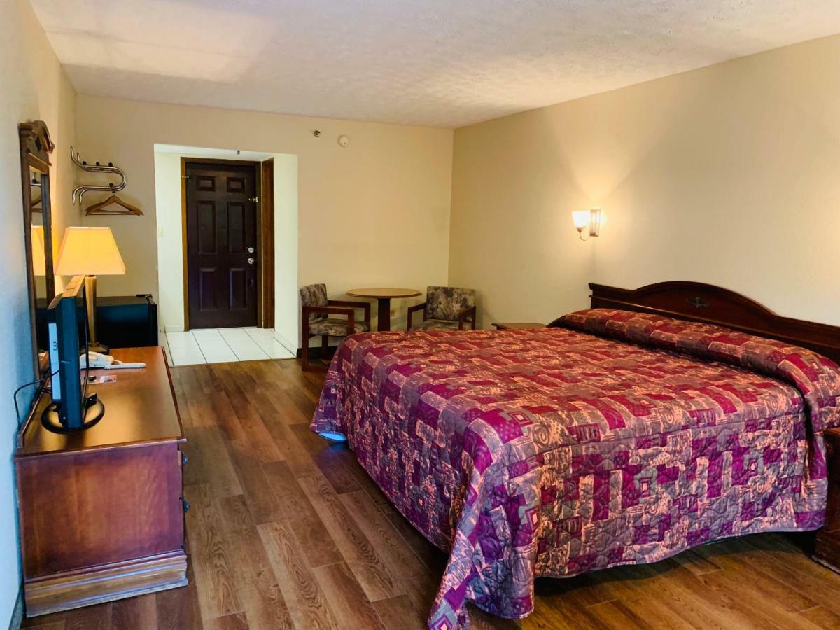 Landmark Inn Sevierville Room photo
